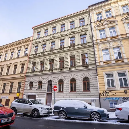 Days - One-bedroom With Netflix And Balcony In Vinohrady *