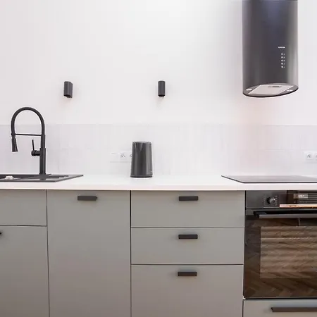 Days - One-bedroom With Netflix And Balcony In Vinohrady Apartament