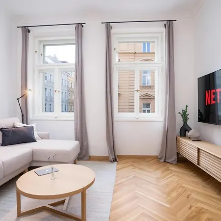 Days - One-bedroom With Smart Tv And Balcony In Vinohrady דירה *