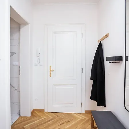 Apartment Days - Bright Flat - Small Balcony - Quiet Area Prague