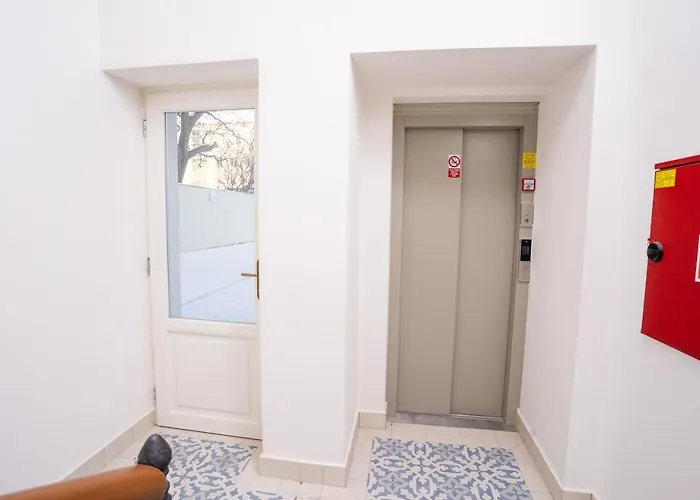 Days - One-bedroom With Netflix And Balcony In Vinohrady *